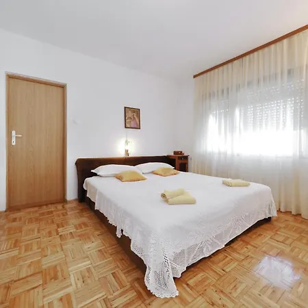 Apartment Ela