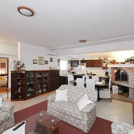 Ela Apartment *
