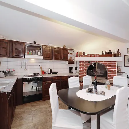Ela Apartment
