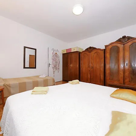 Apartment Ela *