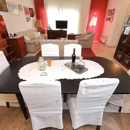 Ela Apartment *