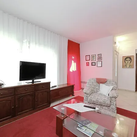 Apartment Ela *